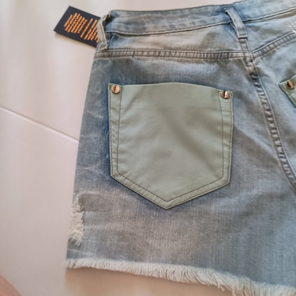 Razzo Coastal Cowgirl Distressed Frayed Light Denim Shorts Sz 8 (EU 38) NWT - Picture 11 of 16